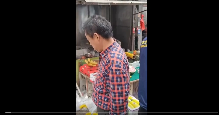 湖滨菜市场公然买卖腐烂水果-鹰瞳爆料